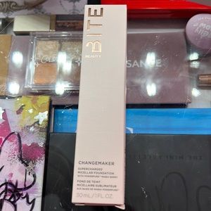 Bite dewy foundation